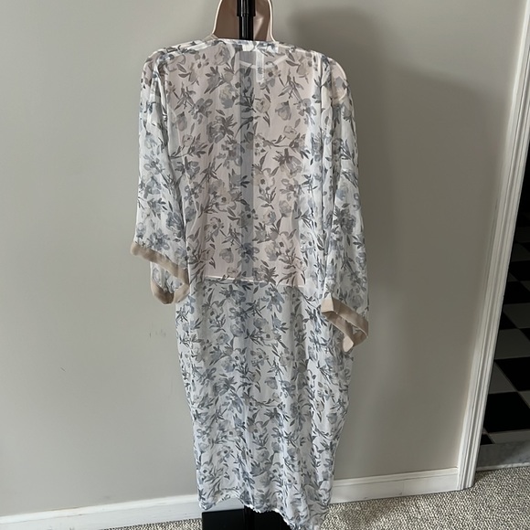 BCBG duster - Picture 4 of 4